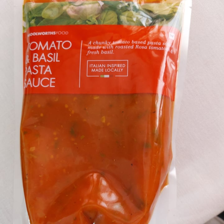 photo of Woolworths Food Tomato and basil pasta sauce shared by @ecobunny on  06 Feb 2022 - review