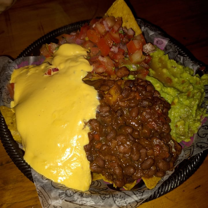 photo of Lado V Nachos Con Todo shared by @noeschulz on  01 Oct 2022 - review
