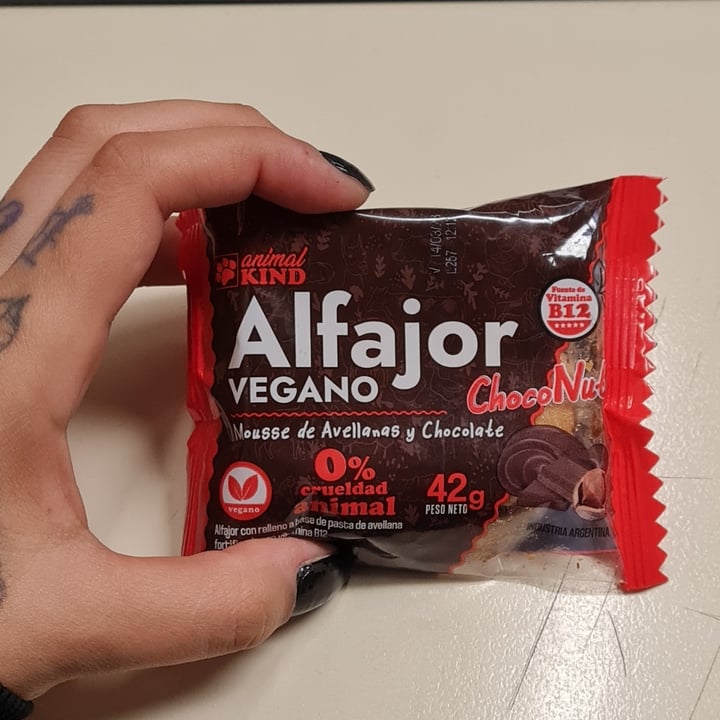 review photo of Animal kind Alfajor Vegano Mousse de Avellanas y Chocolate shared by @joanazarena on 01 Dec 2022 - review