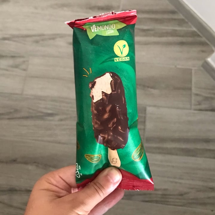 photo of Vemondo vegan almond shared by @mibuttogiulia on  12 Aug 2022 - review