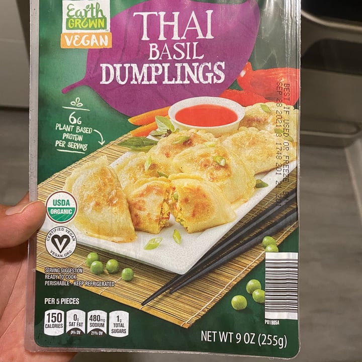 photo of Earth Grown Thai basil dumplings shared by @santo-vegano on  19 Aug 2021 - review