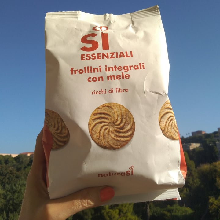 photo of Natura Sì Si Essenziali frollini integrali con mele shared by @manoveg on  30 Oct 2022 - review