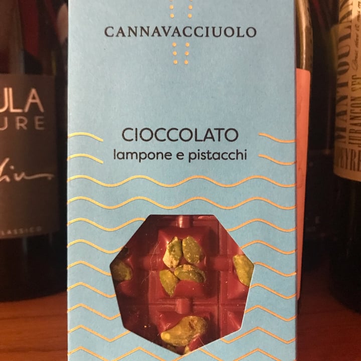 photo of Antonino Cannavacciuolo Cioccolato Lampone E Pistacchi shared by @mgiulia on  02 Apr 2022 - review