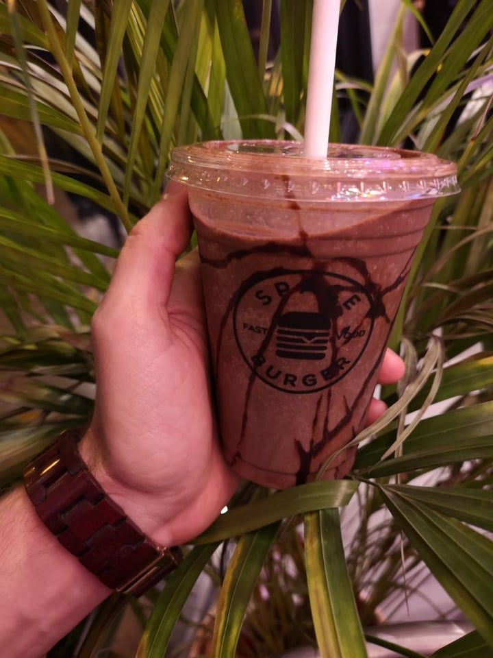 review photo of Space Burger Vienna Chocolate Milkshake shared by @mrveganvienna on 27 Feb 2020 - review