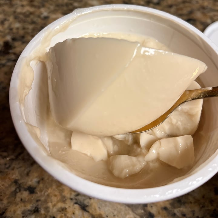 photo of Nancy's Yogurt Nancys oatmilk yogurt shared by @elenaguijarro on  23 Dec 2021 - review