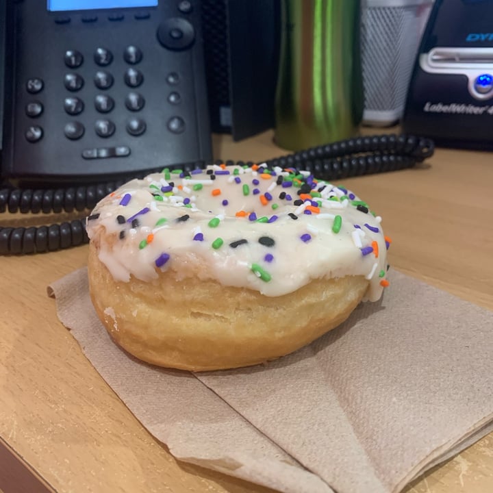 photo of Glam Doll Donuts Vegan Sprinkle Donut shared by @catmom666 on  21 Oct 2021 - review