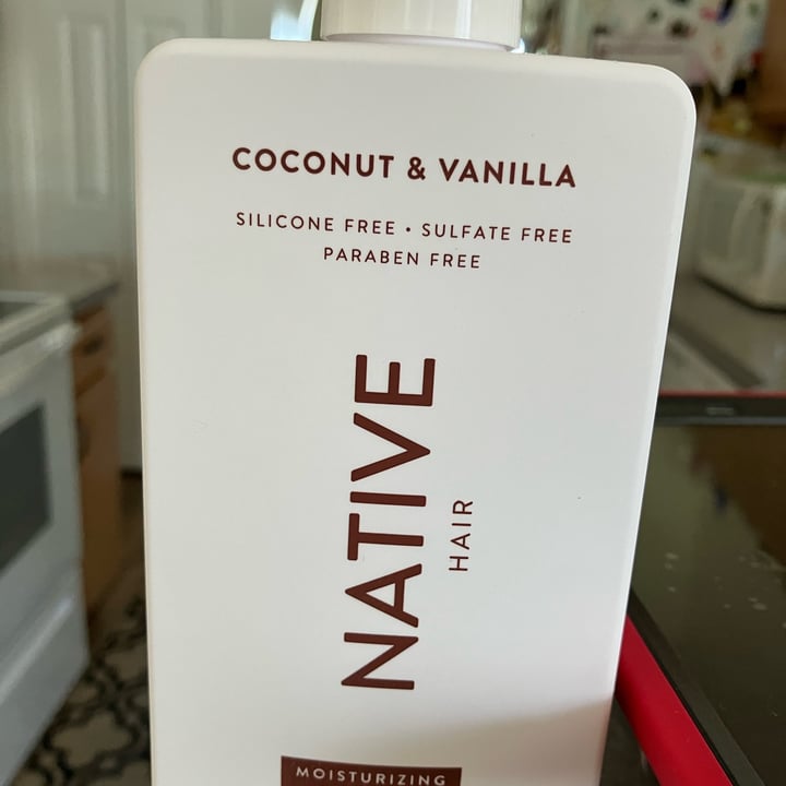 review photo of Native Coconut Vanilla Moisturizing Shampoo shared by @sininho on 02 Oct 2022 - review