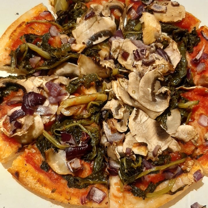 photo of Pizzeria da Alba Pizza marinara friarelli, cipolla e funghi shared by @sassy94 on  05 Dec 2021 - review