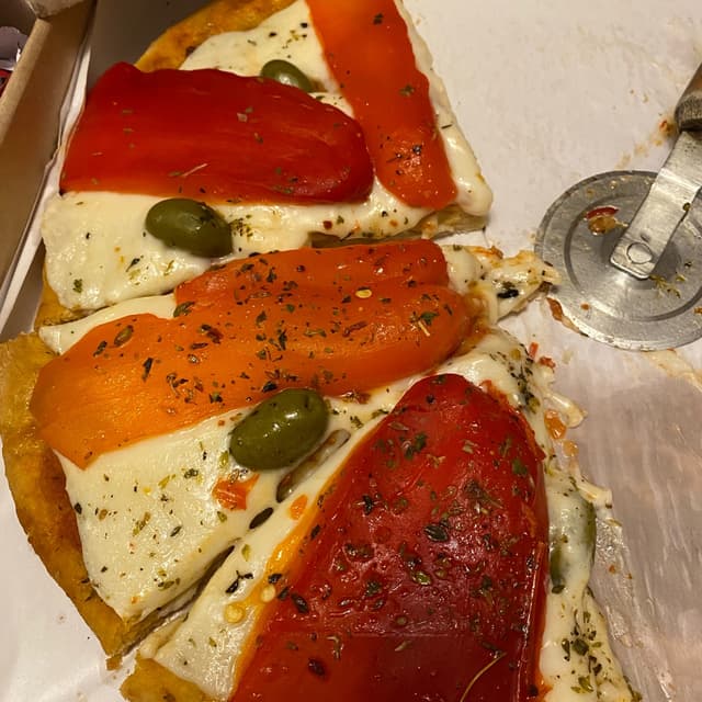 Foto do prato “Pizza De Muzzarella De Almendras Y Morrones”