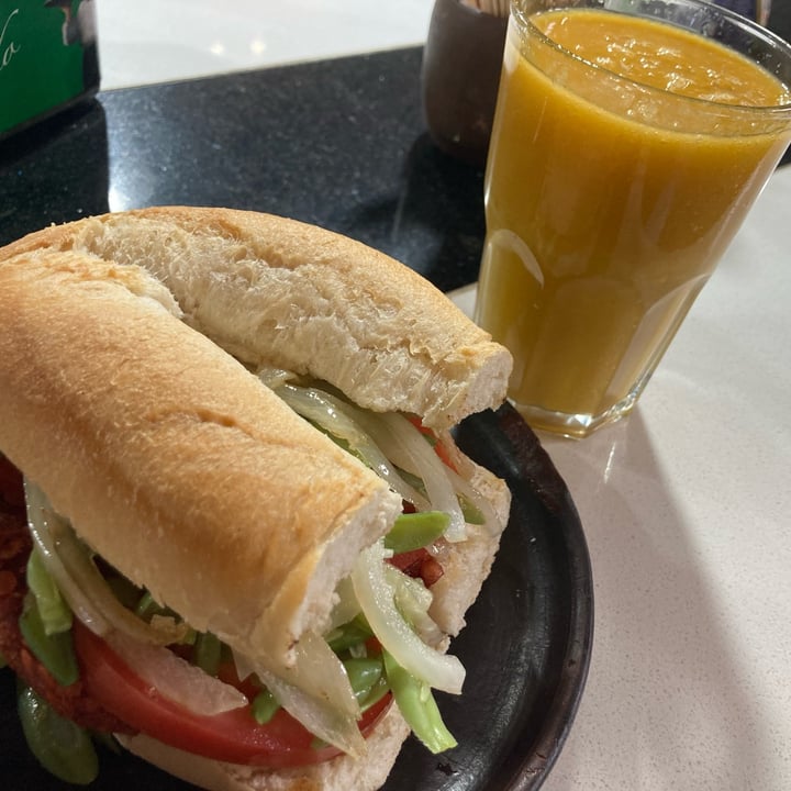 review photo of La Vega Chica Sandwich Vegano De Hamburguesera De Lentejas shared by @ximenamargarita on 20 Apr 2022 - review