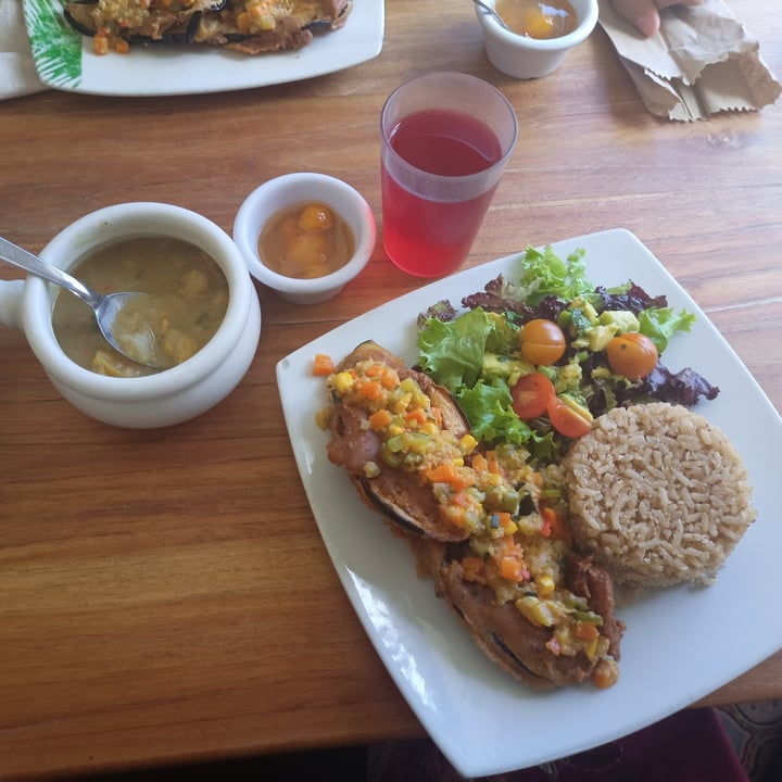 photo of Maha Vegan Food Almuerzo Del Día shared by @gissellearthling on  04 Dec 2021 - review