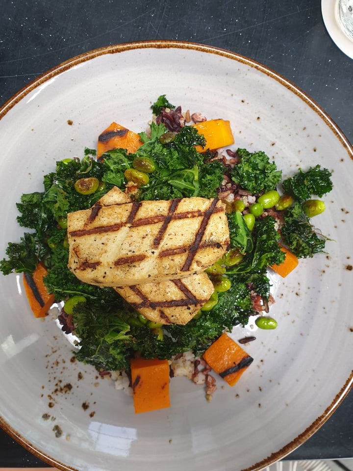 photo of etto Kale & tofu brunch bowl shared by @monicalovesveggies on  24 Feb 2019 - review