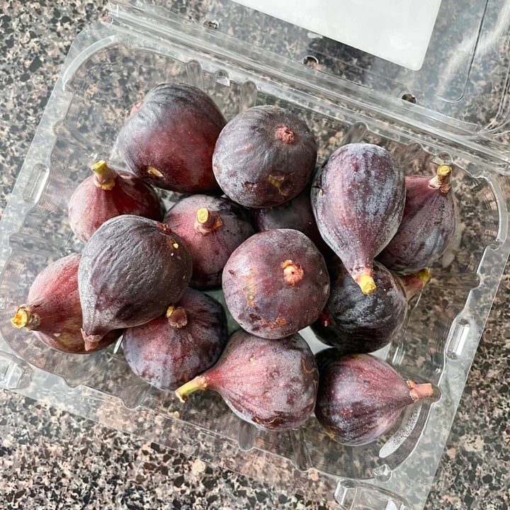 photo of Trader Joe's Organic Fresh California Black Figs shared by @aqualing on  08 Jul 2021 - review