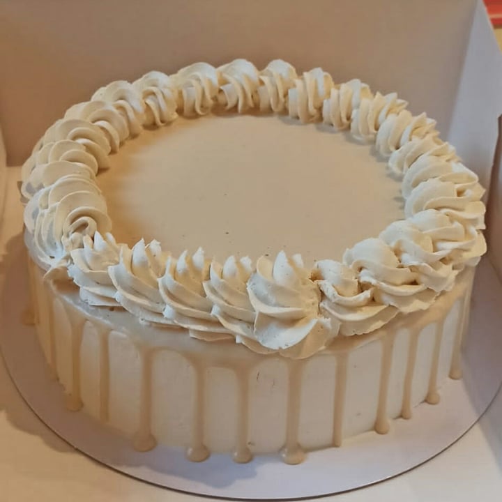photo of Freedom Cakes Tarta de chocolate blanco shared by @thechillvegan on  12 Apr 2022 - review