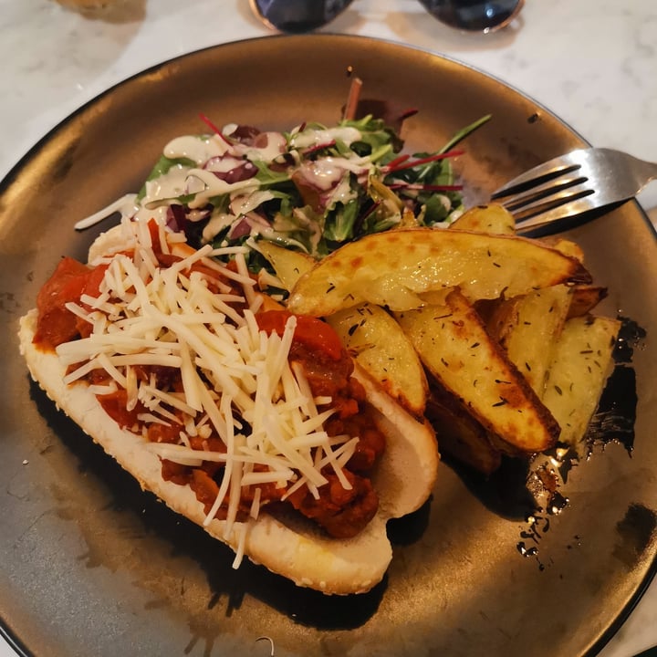 photo of Kafé Plattan Chilli dog shared by @silvialeon92 on  02 May 2022 - review