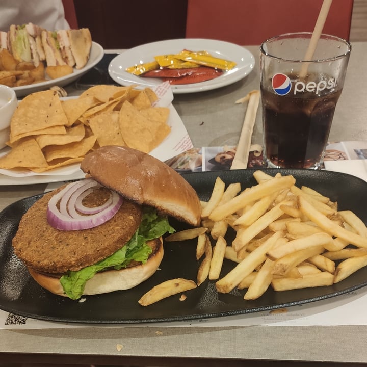 review photo of VIPS Vips veggie burger shared by @miriamaf95 on 15 Jul 2020 - review