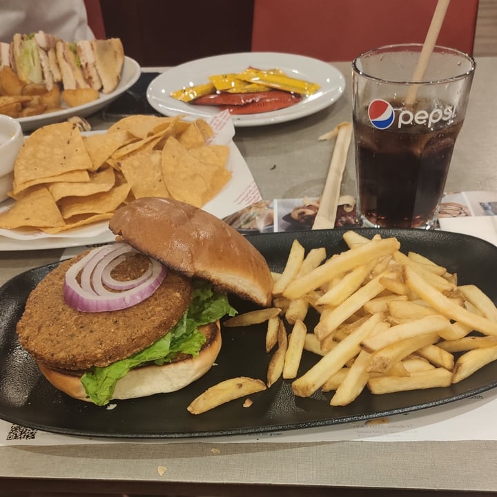 photo of VIPS Vips veggie burger shared by @miriamaf95 on  15 Jul 2020 - review