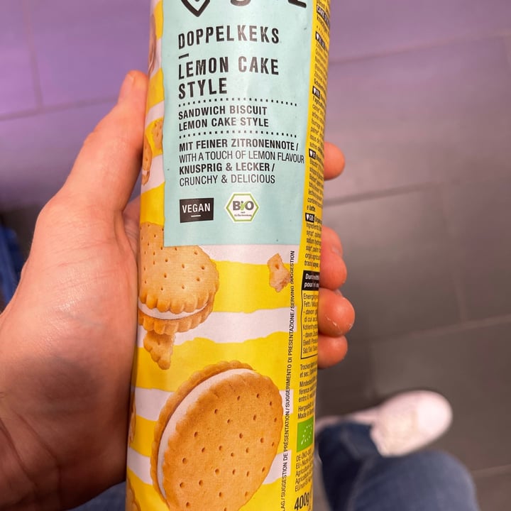 review photo of Veganz Doppelkeks Lemon Cake Style shared by @julesdarules on 25 Jun 2021 - review