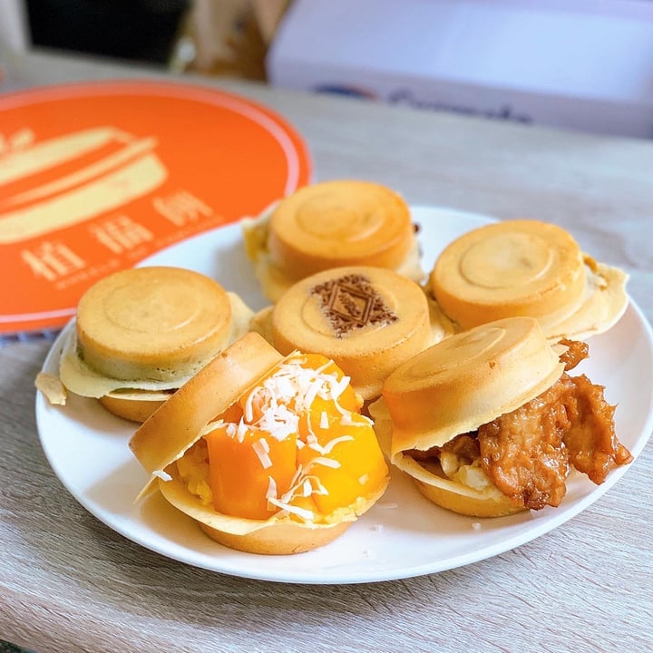 photo of Wheels of Fortune 植福餅 Mango custard wheel shared by @vegangirltw on  26 Sep 2020 - review