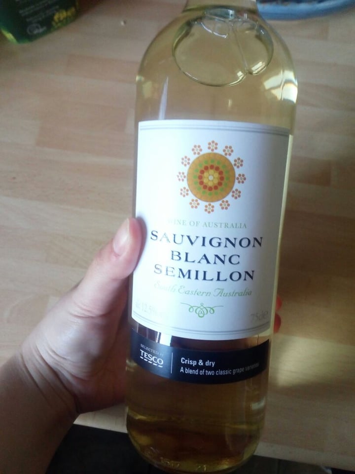 photo of Tesco Australian Sauvignon Blanc Semillon shared by @linds91ay on  13 Apr 2020 - review