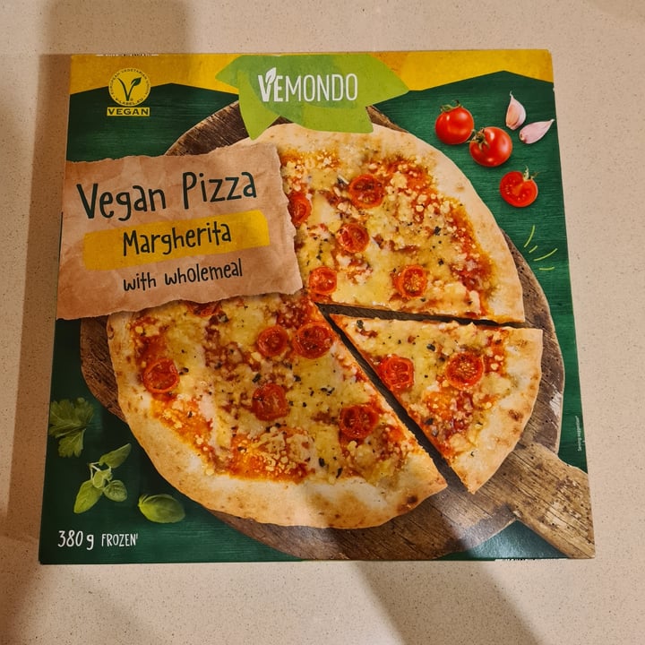 photo of Vemondo vegan pizza margherita with wholemeal shared by @ishara- on  12 Aug 2022 - review