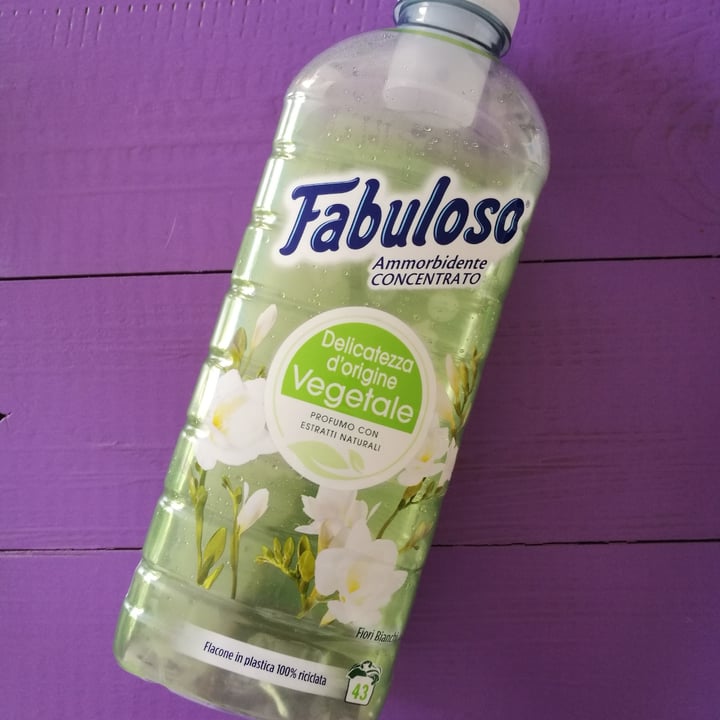 photo of Fabuloso Ammorbidente concentrato ai fiori bianchi shared by @simos78 on  08 Sep 2021 - review