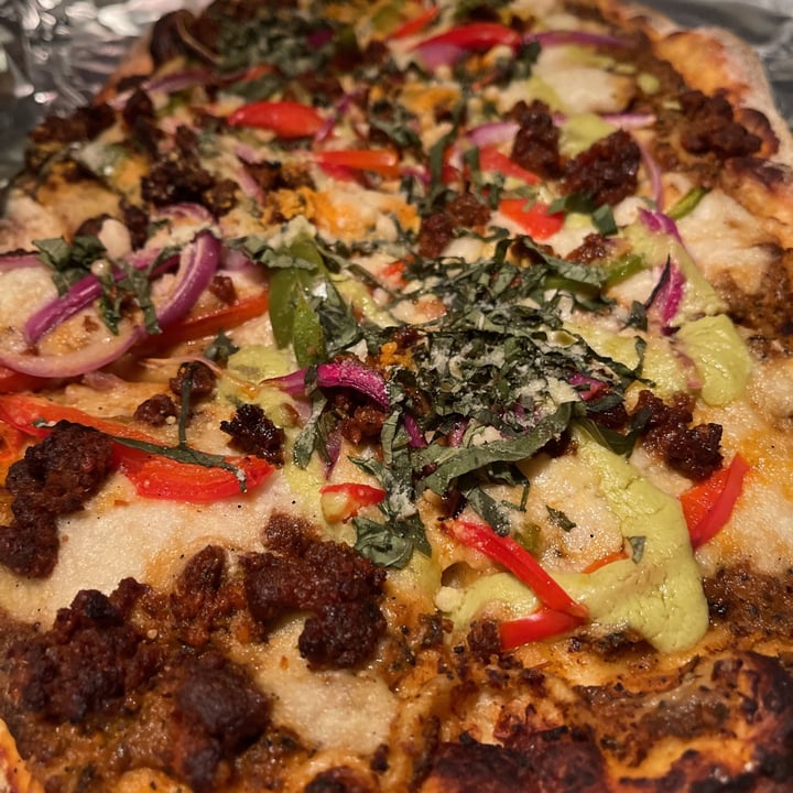 photo of TLC Vegan Kitchen Chorizo Sausage, Peppers & Onion Pizza shared by @iseekplants on  02 Mar 2021 - review