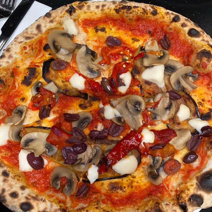 review photo of Antica Pizzeria e Cucina Vegetarian pizza shared by @pariscondina on 28 Oct 2020 - review