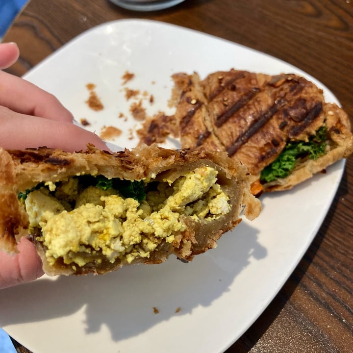 photo of Debby's Good Veggie Food Croissant salado “huevo” shared by @asiayportia on  30 Oct 2021 - review
