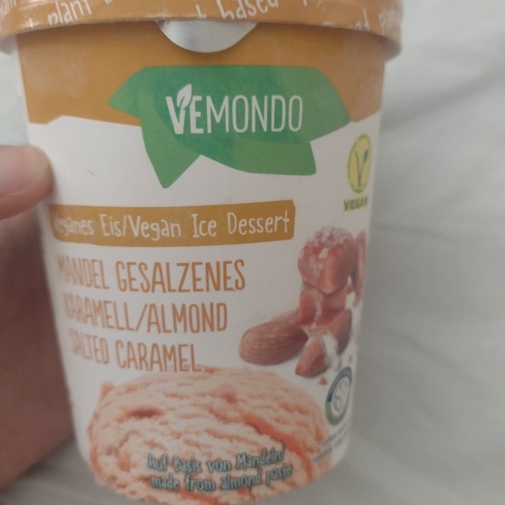 photo of Lidl Almond Salted Caramel shared by @ericamanfry on  06 Aug 2022 - review