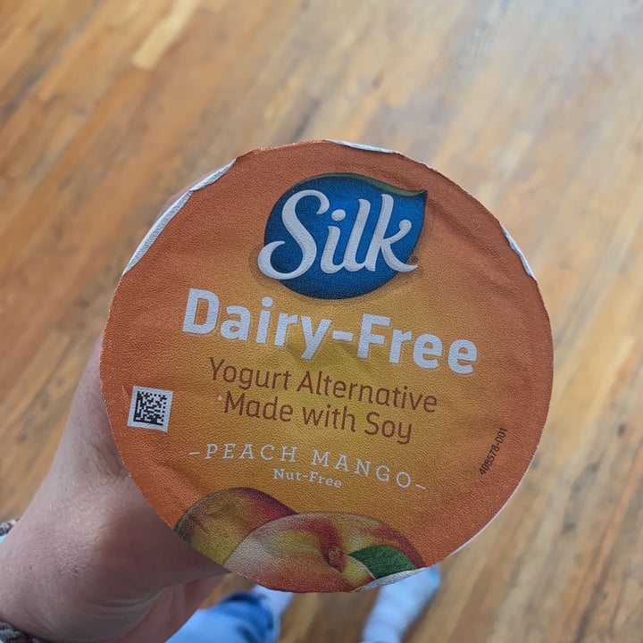 photo of Silk Peach Mango Dairy Free Yogurt alternative shared by @hannahrosenoff on  04 Feb 2020 - review