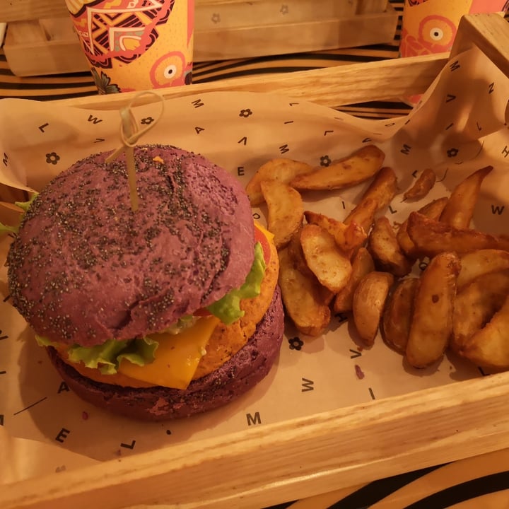 review photo of Flower Burger cheesy cecio menu shared by @gabroto on 07 Jun 2022 - review