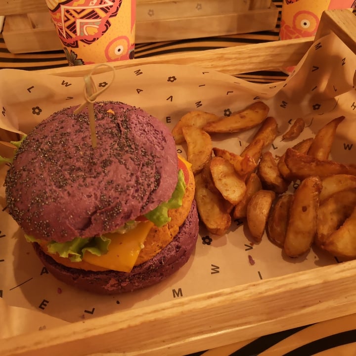 photo of Flower Burger cheesy cecio menu shared by @gabroto on  07 Jun 2022 - review