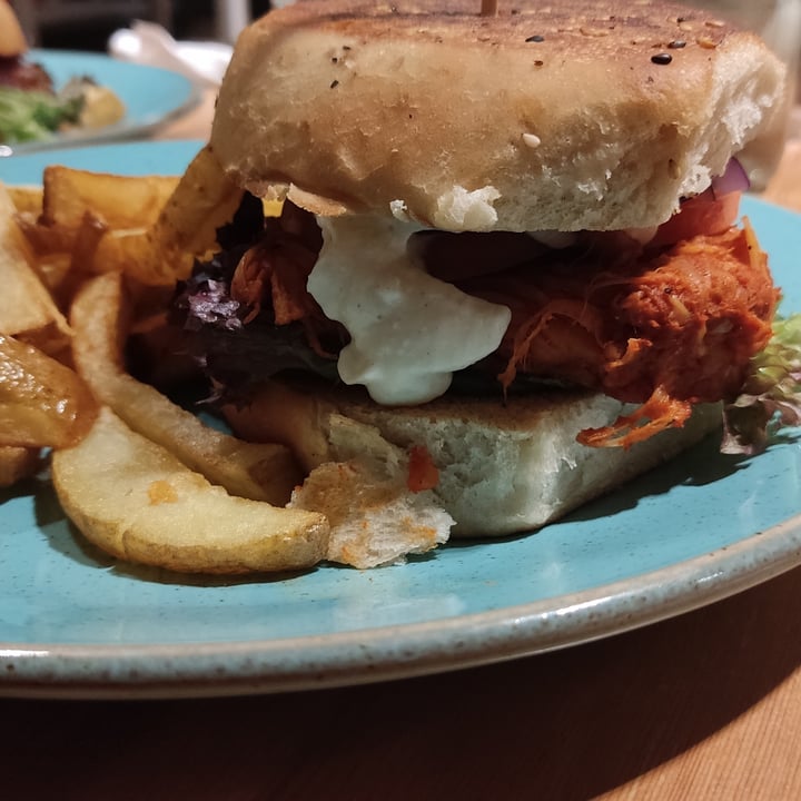 photo of Holy Cow Pulled Jackfruit Burger shared by @ailedail on  18 Oct 2022 - review