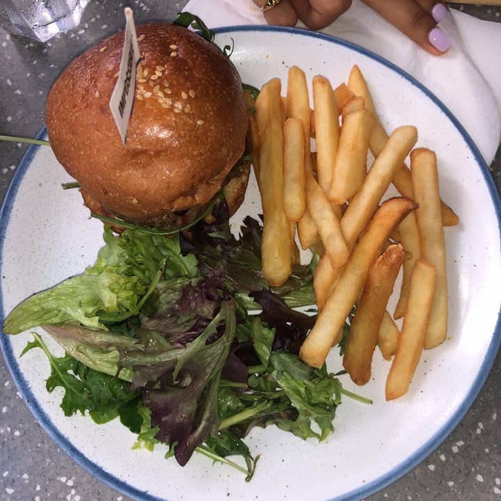 photo of Privé Paragon Plant-Based Truffled Mushroom Swiss Burger shared by @jaynap on  28 Jun 2020 - review