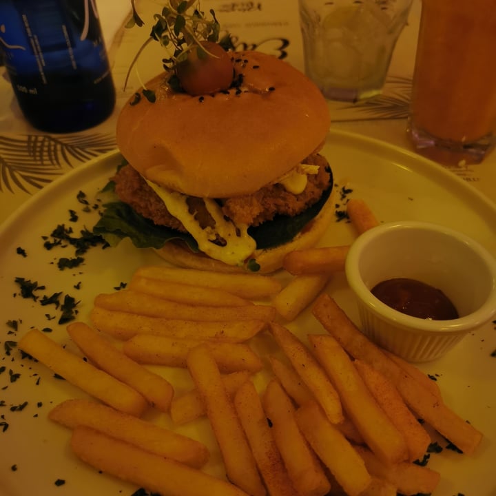 photo of Pura Vida veggie and vegan Sándwich De Orellana Apanada shared by @jalvarez87 on  30 Aug 2021 - review