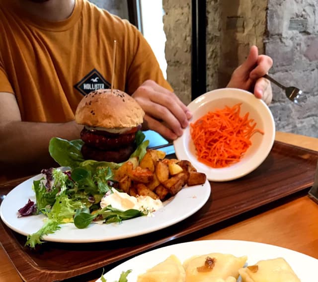 「Hamburguesa」の料理の写真