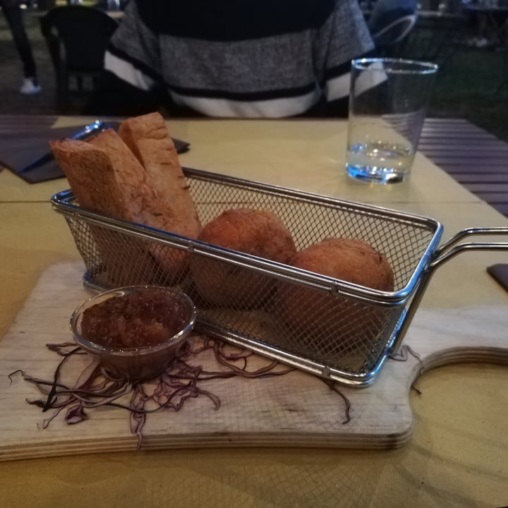 review photo of Gioia ristorante pizzeria Arancini Vegan Con Panelle Di Ceci shared by @lari98 on 25 May 2022 - review