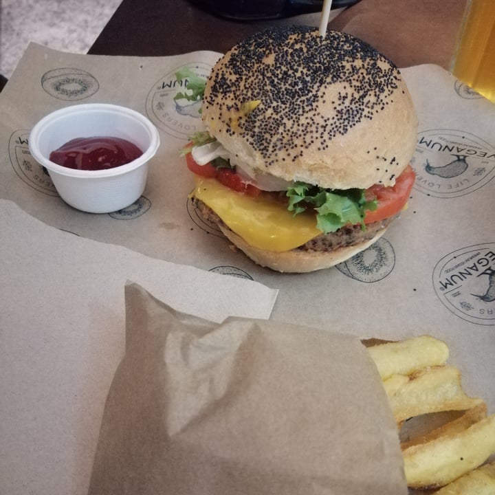 photo of Veganum yummy burger shared by @kayra on  31 May 2022 - review