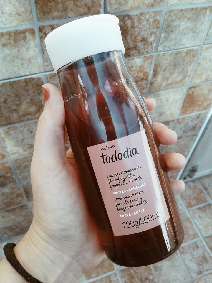 photo of Natura Frutas Vermelhas Jabón líquido en gel shared by @florlorente on  29 Dec 2020 - review