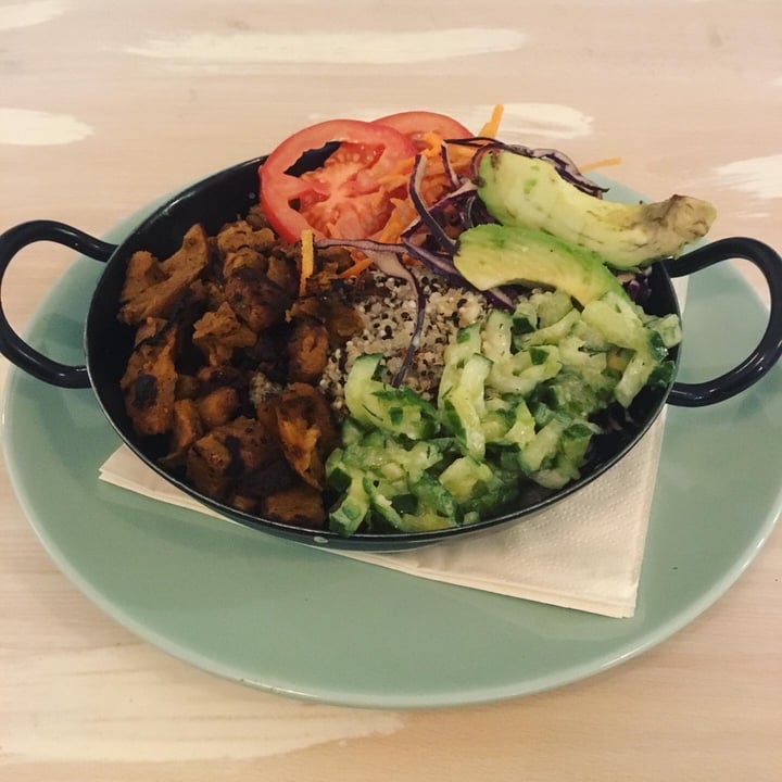 photo of Veggiezz Vegan Bowl shared by @martinagori97 on  06 Mar 2020 - review