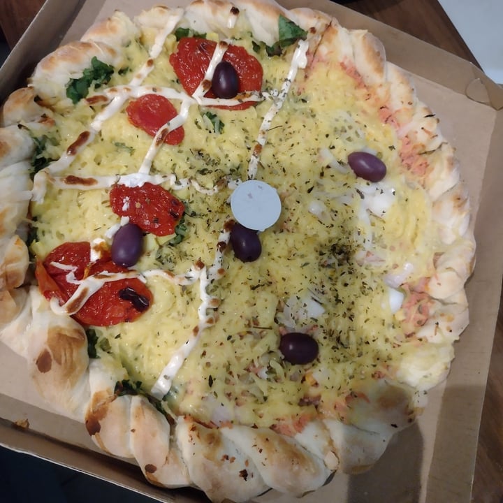review photo of Time to Vegan Food Pizza pesto manjericao shared by @cadias27 on 24 Apr 2022 - review