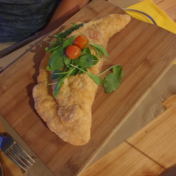 photo of Santapí Calzone shared by @vdevegan on  02 Jan 2021 - review