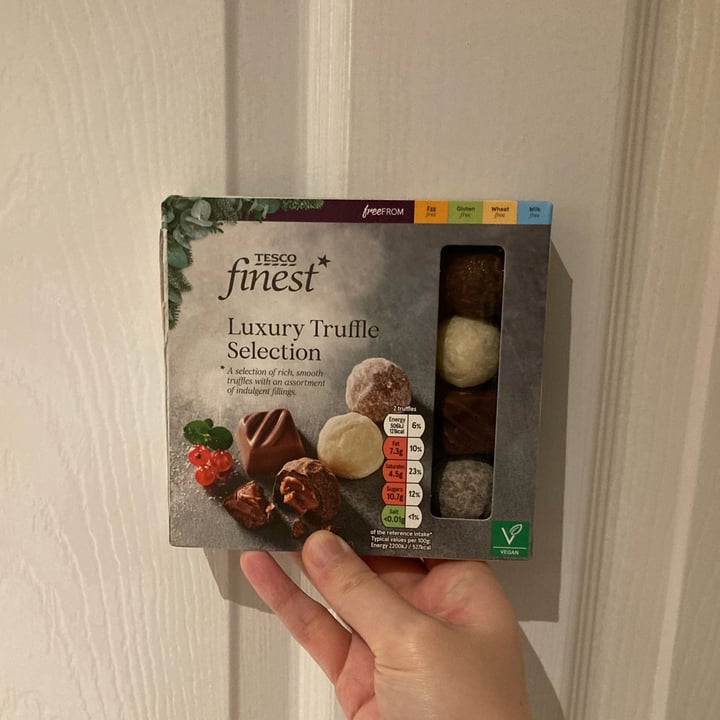 photo of Tesco Tesco finest Luxury Truffle Selection shared by @verypotato on  14 Nov 2021 - review