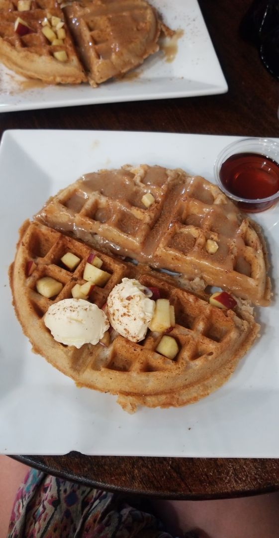 photo of The Buzz Coffee & Cafe Cinnamon Roll Waffle shared by @ashwickety on  16 Aug 2018 - review