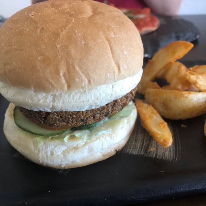 photo of Tea Villa Cafe Singapore falafel burger shared by @miriamy on  08 Aug 2020 - review