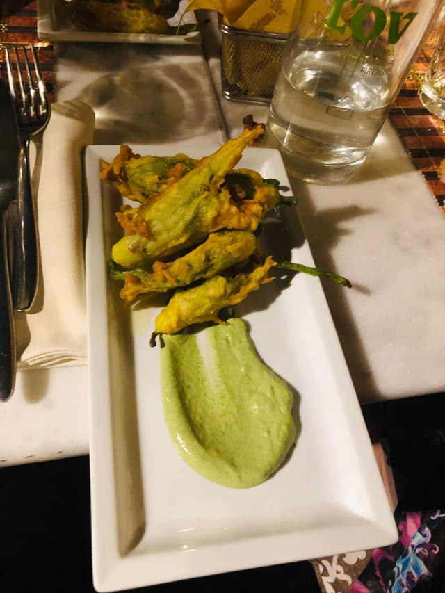 「Fiori di zucca fritti」の料理の写真