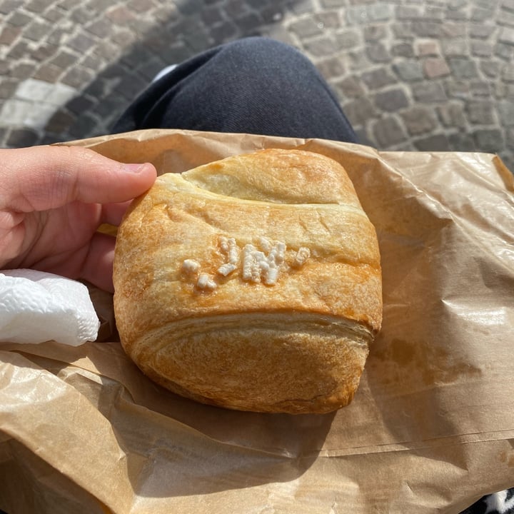 review photo of O Grin brioche crema e amarene shared by @nunziaveganok on 15 Nov 2022 - review
