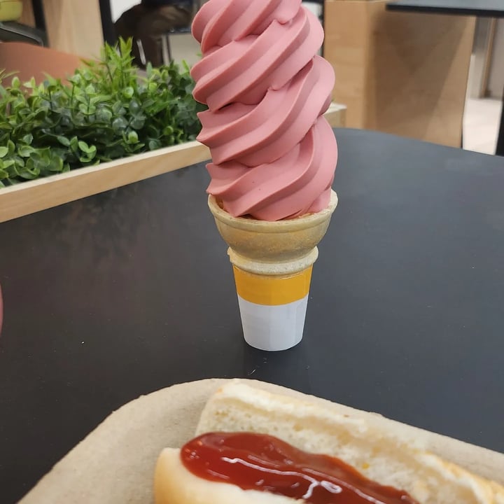 review photo of IKEA Calgary Raspberry Ice Cream shared by @beckislovesyou on 16 Oct 2022 - review