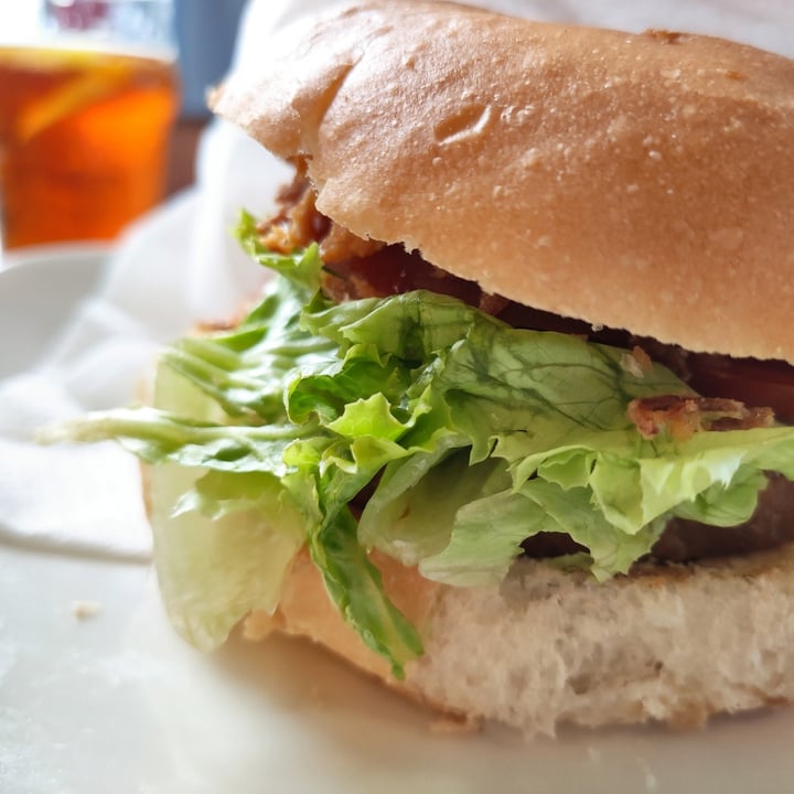 review photo of Corner Hut Hamburguesa Vegana shared by @zalo93 on 19 Aug 2020 - review